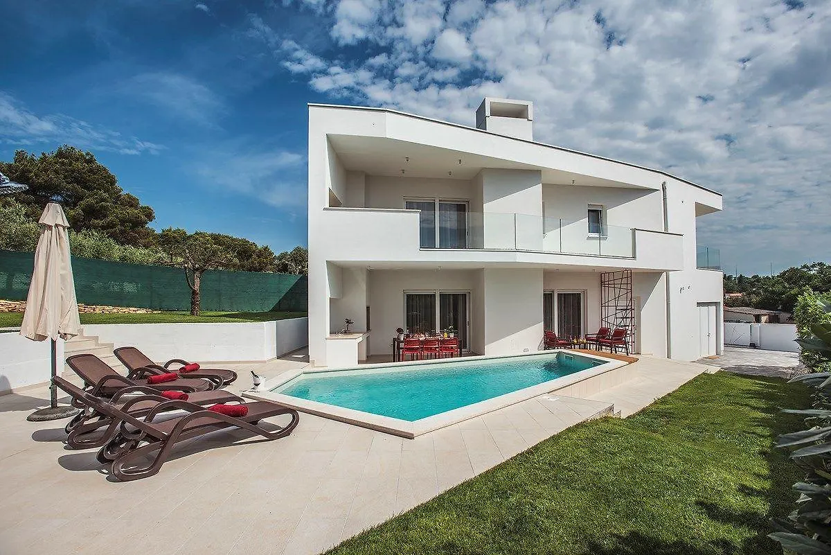 Villa Valery Stinjan 0*,  Croatia